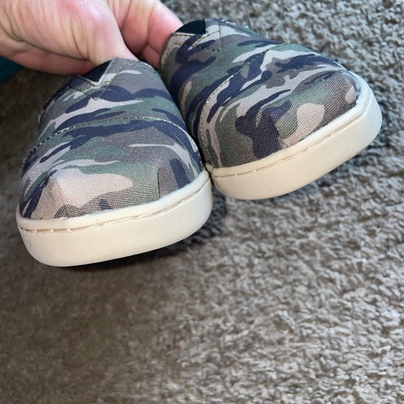 Toms NWT - Picture 3 of 4